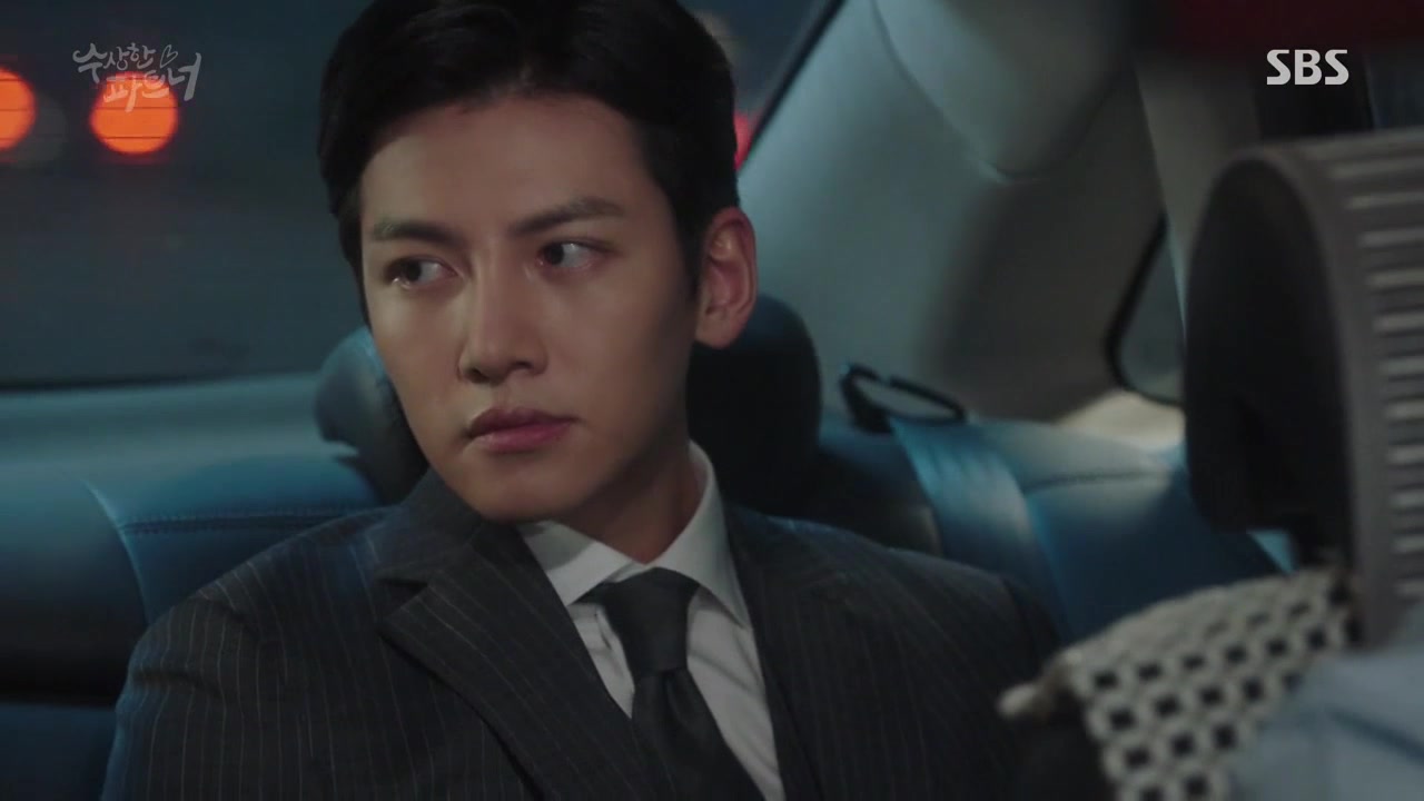 Чан ук подозрительный партнер. Подозреваемая партнер. Подозрительный партнёр дорама. Ji chang-wook подозрительный партнер гиф. Нара подозрительный партнер.